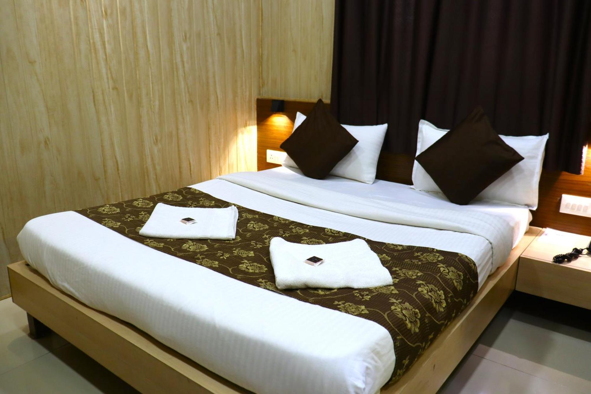 Hotel Midtown Inn Nashik Exterior foto