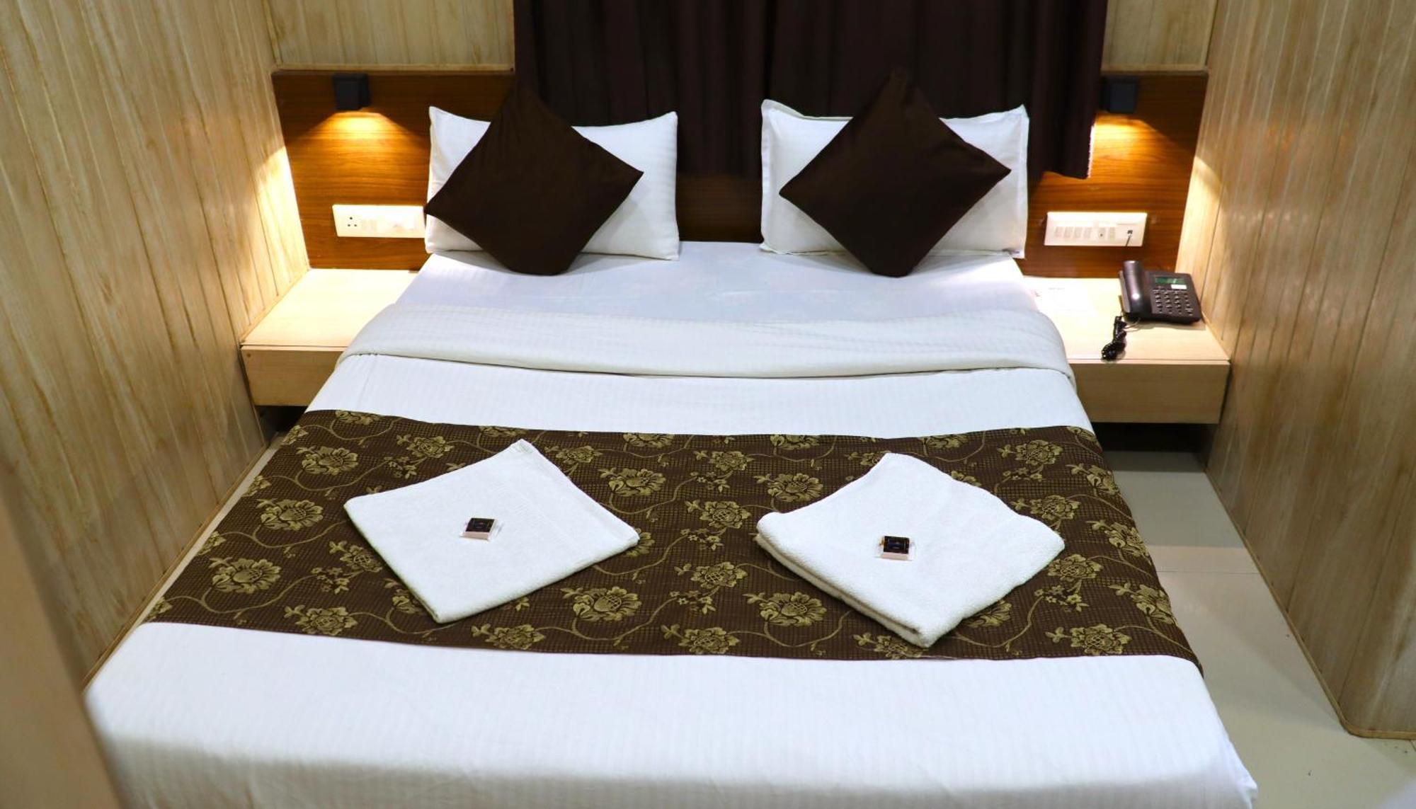 Hotel Midtown Inn Nashik Exterior foto